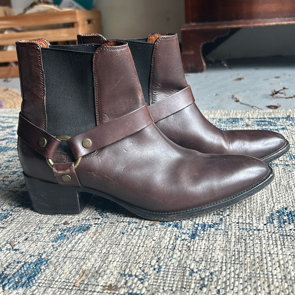 Frye Dara Chelsea Boots Size 7.5